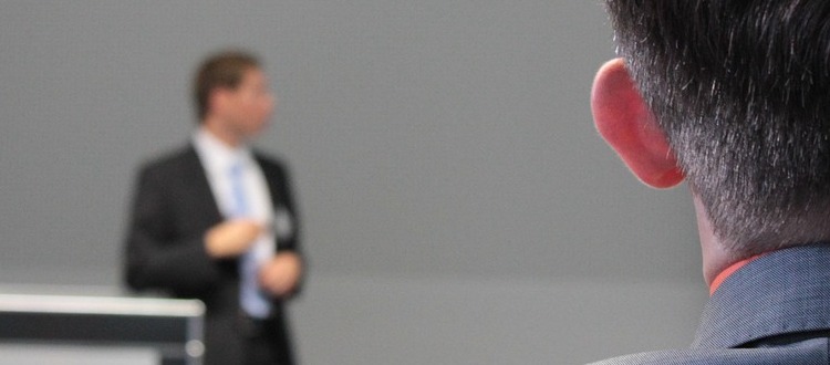 Warum Zuhören im Praktikum wichtiger ist als Reden